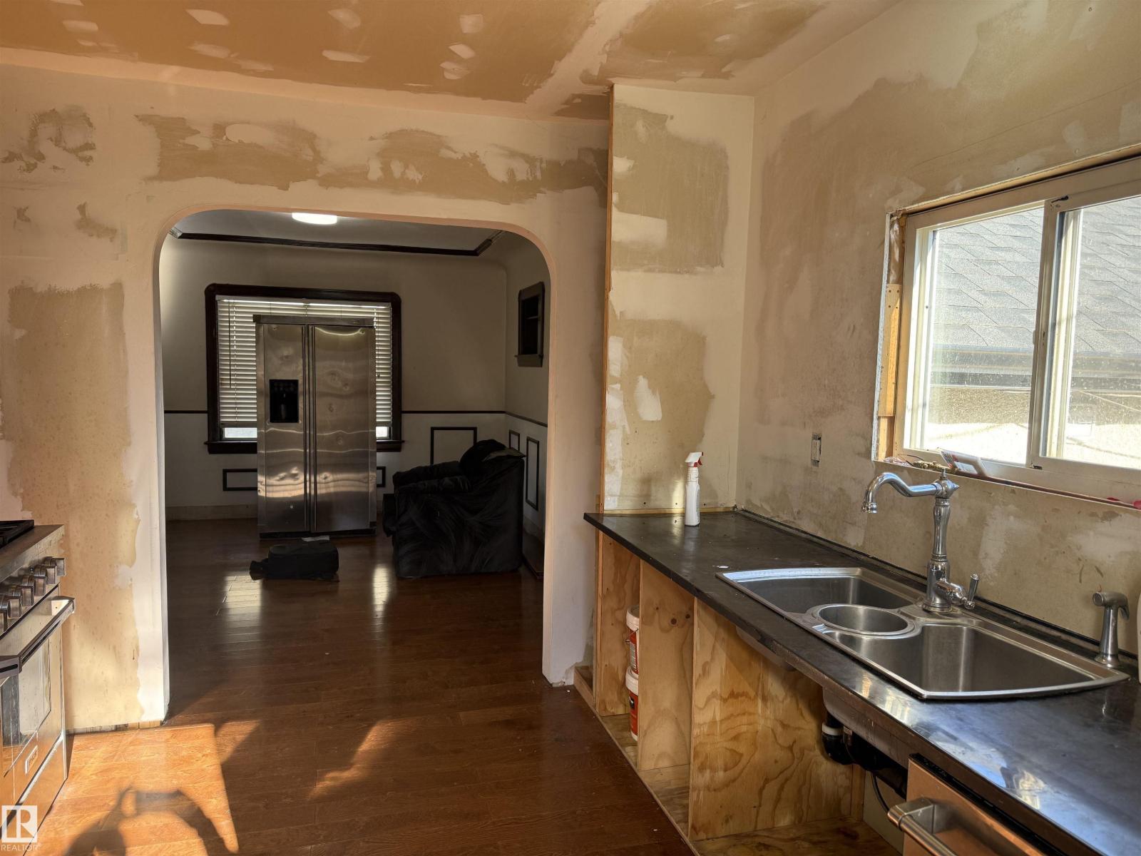 Single Family House for Sale in   ST NW Edmonton 