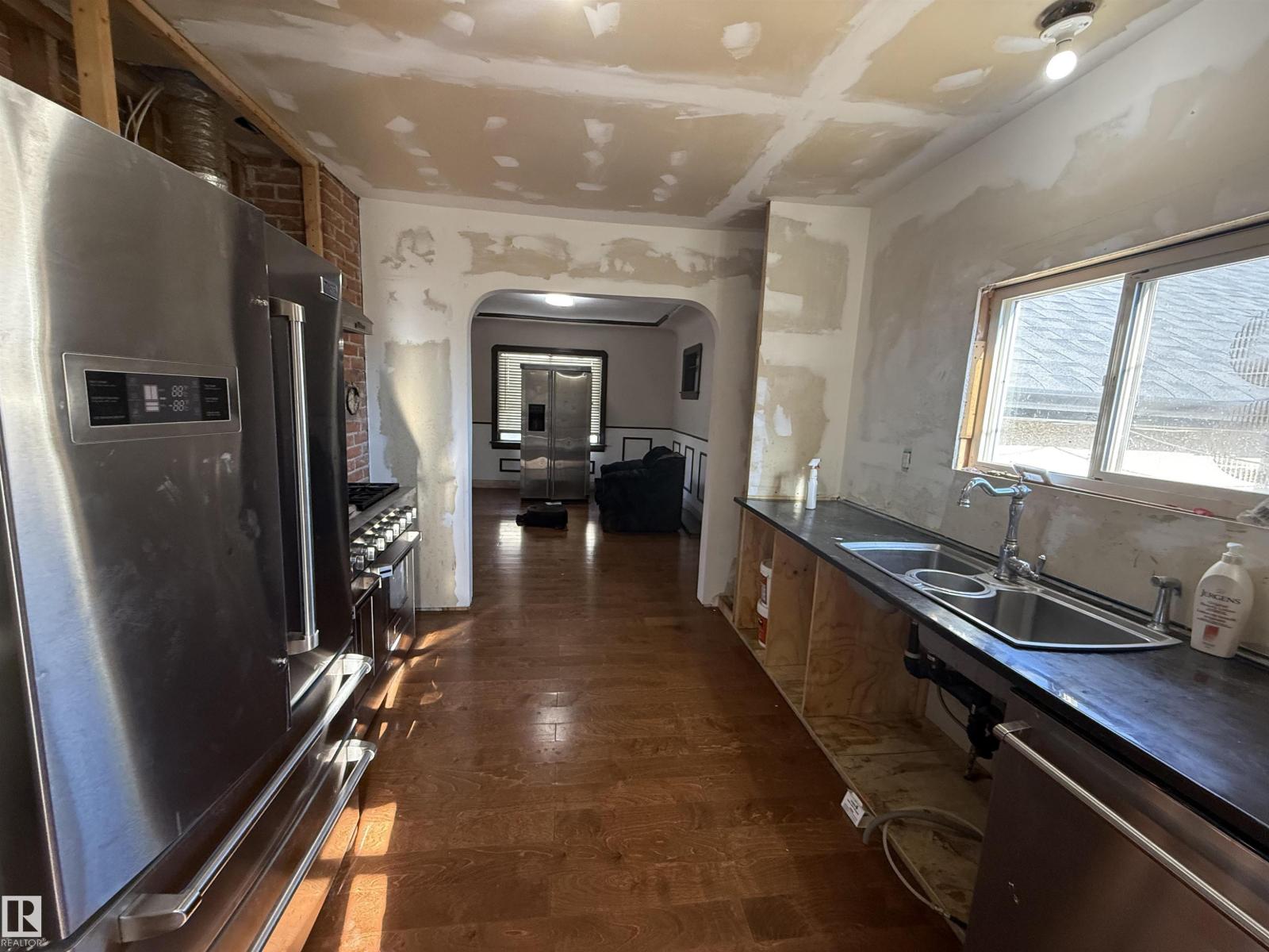 Single Family House for Sale in   ST NW Edmonton 