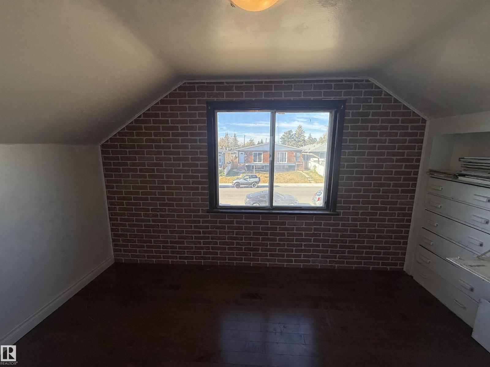 Single Family House for Sale in   ST NW Edmonton 