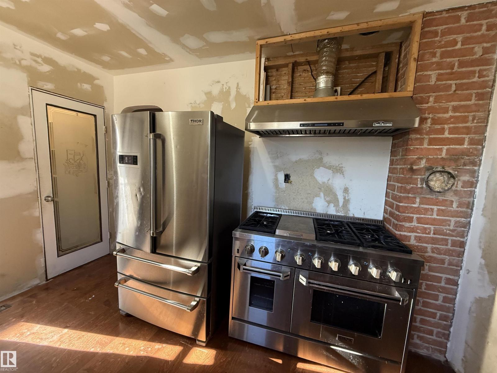 Single Family House for Sale in   ST NW Edmonton 