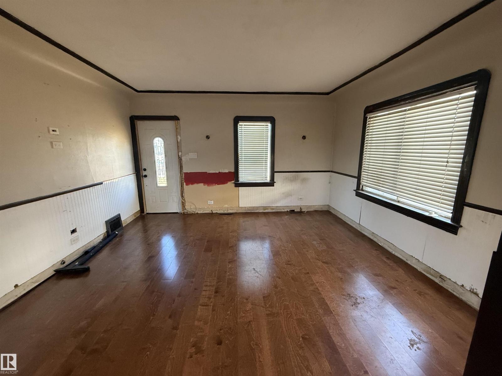 Single Family House for Sale in   ST NW Edmonton 