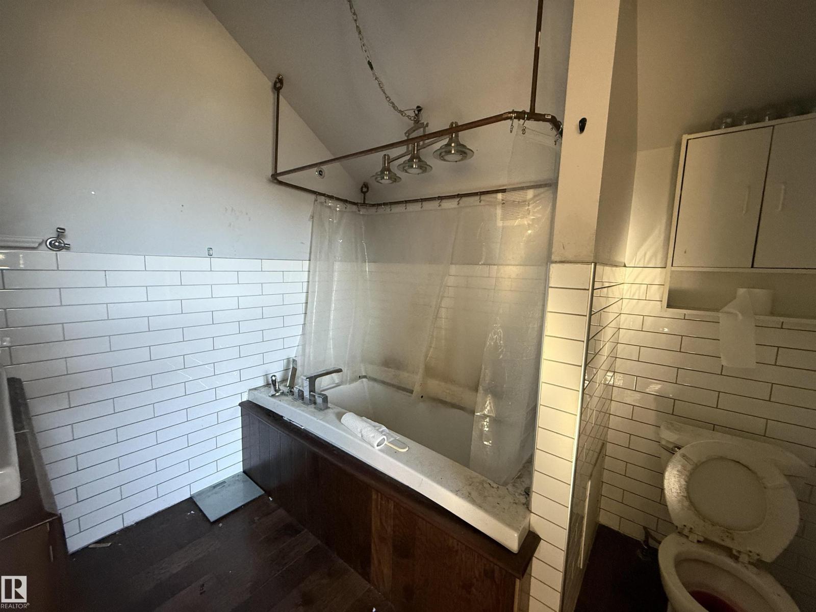 Single Family House for Sale in   ST NW Edmonton 