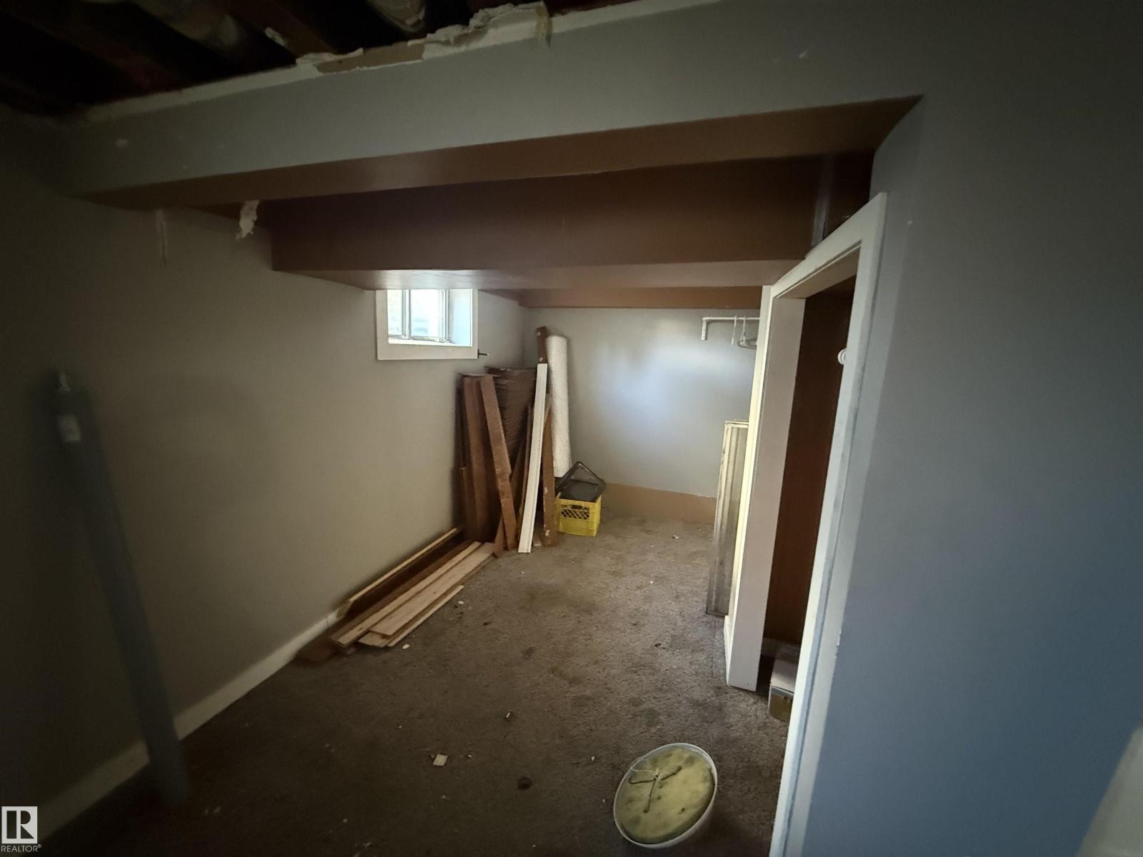 Single Family House for Sale in   ST NW Edmonton 