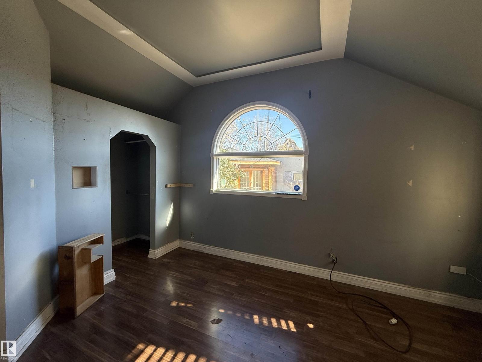 Single Family House for Sale in   ST NW Edmonton 