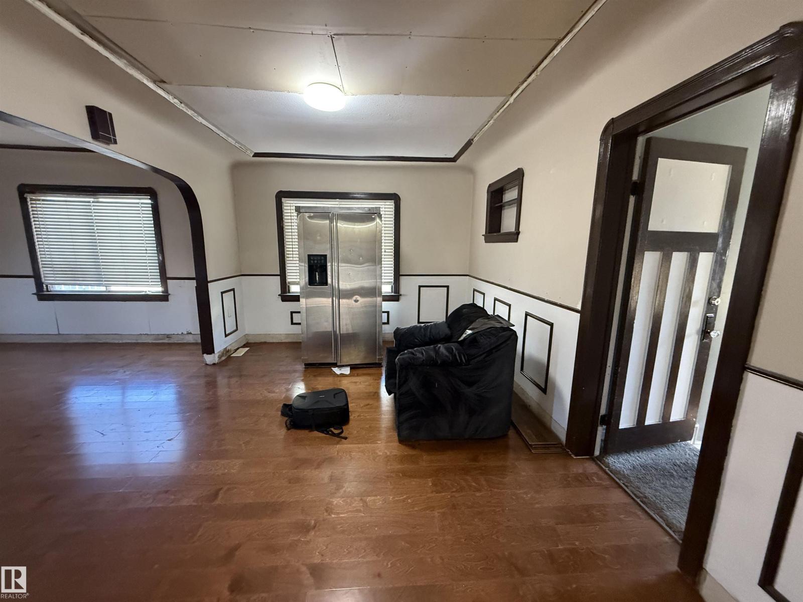 Single Family House for Sale in   ST NW Edmonton 