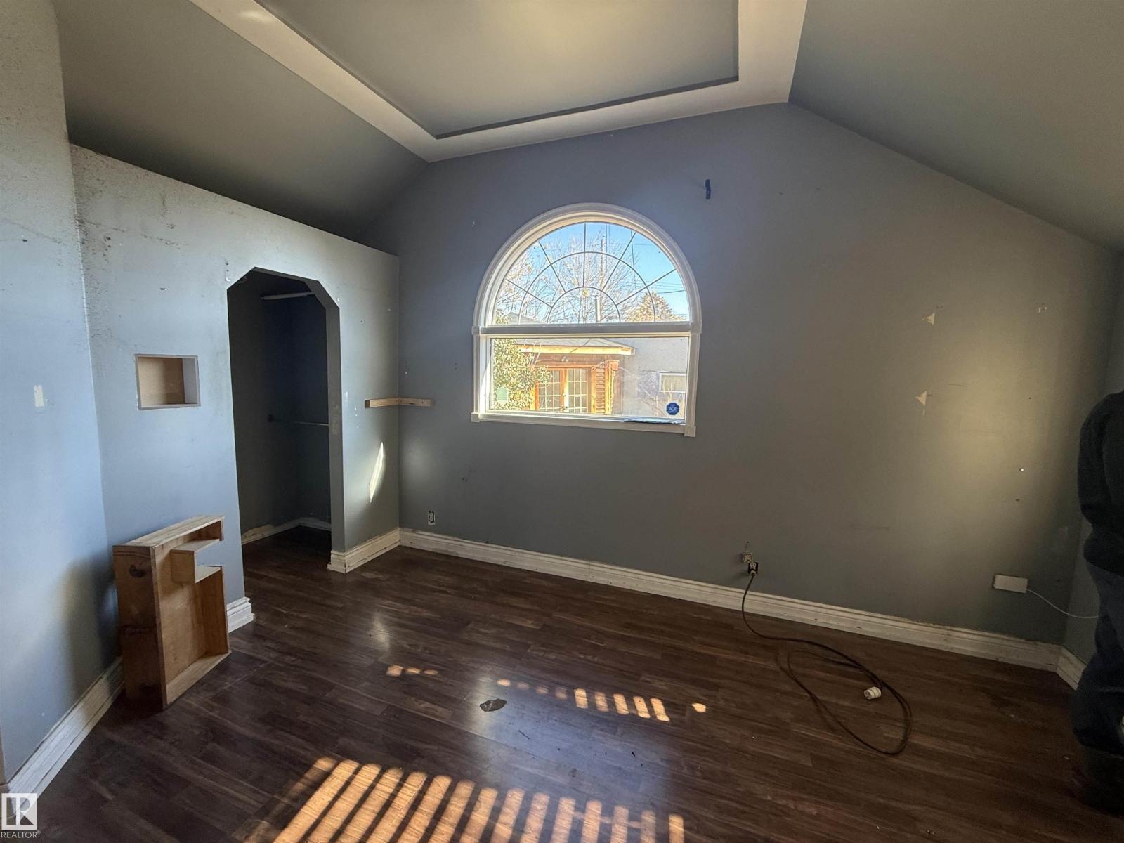 Single Family House for Sale in   ST NW Edmonton 