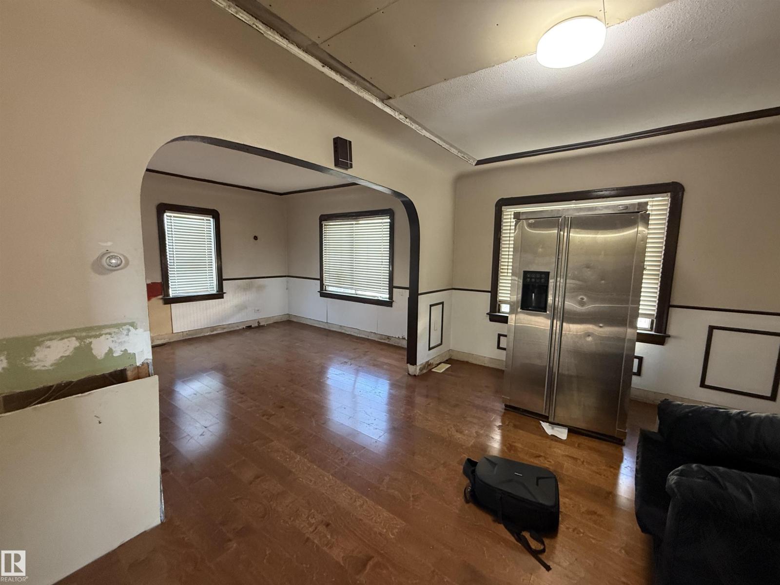 Single Family House for Sale in   ST NW Edmonton 