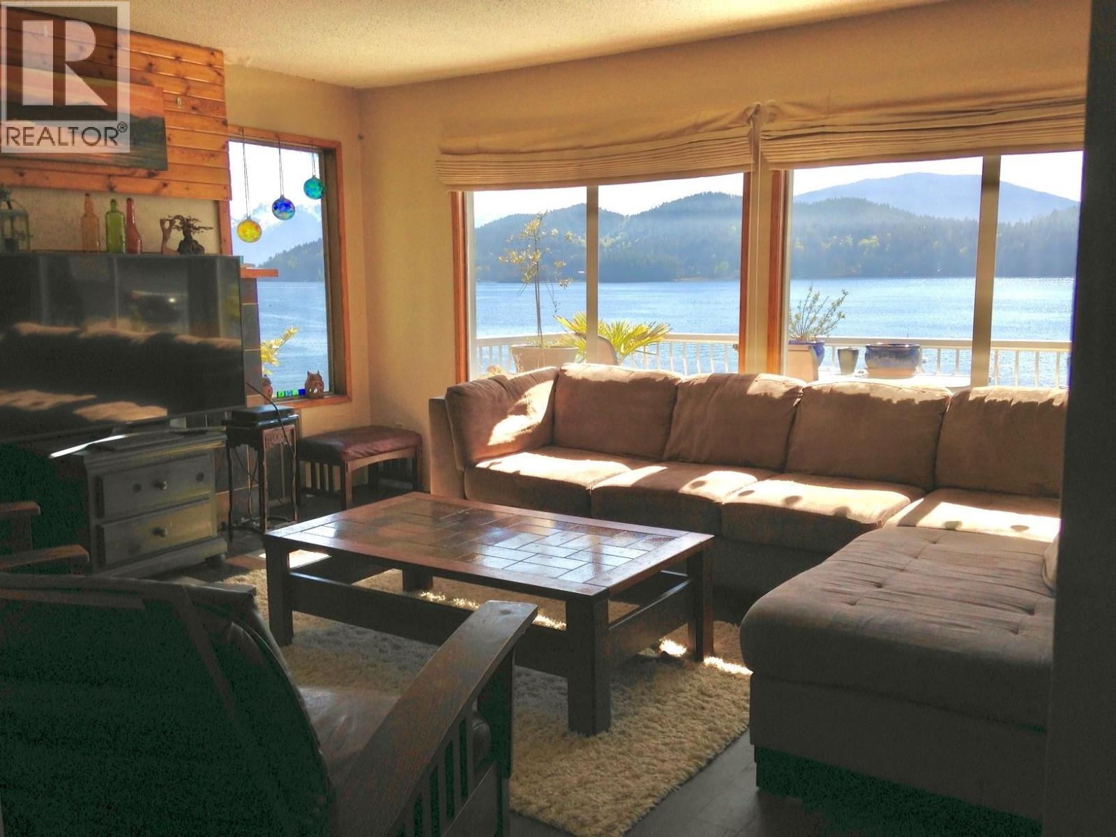 484 MARINE DRIVE, Gibsons