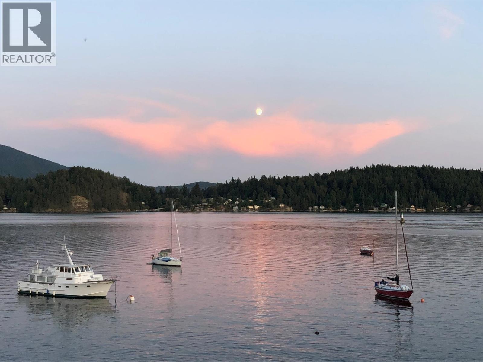 484 MARINE DRIVE, Gibsons