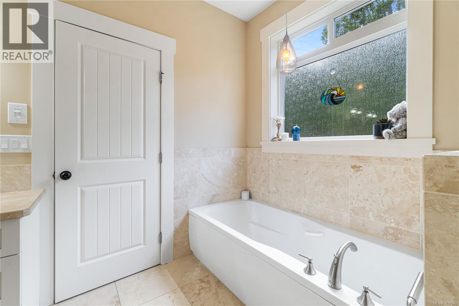 1156 Allgard Rd, Qualicum Beach