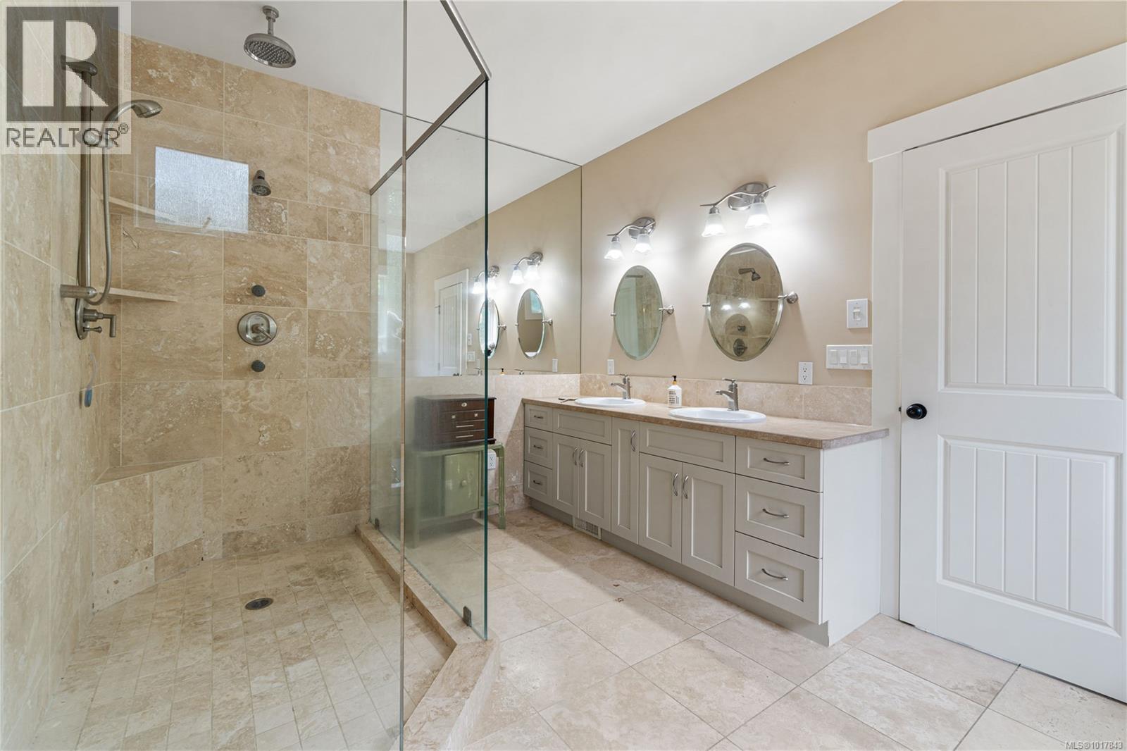 1156 Allgard Rd, Qualicum Beach