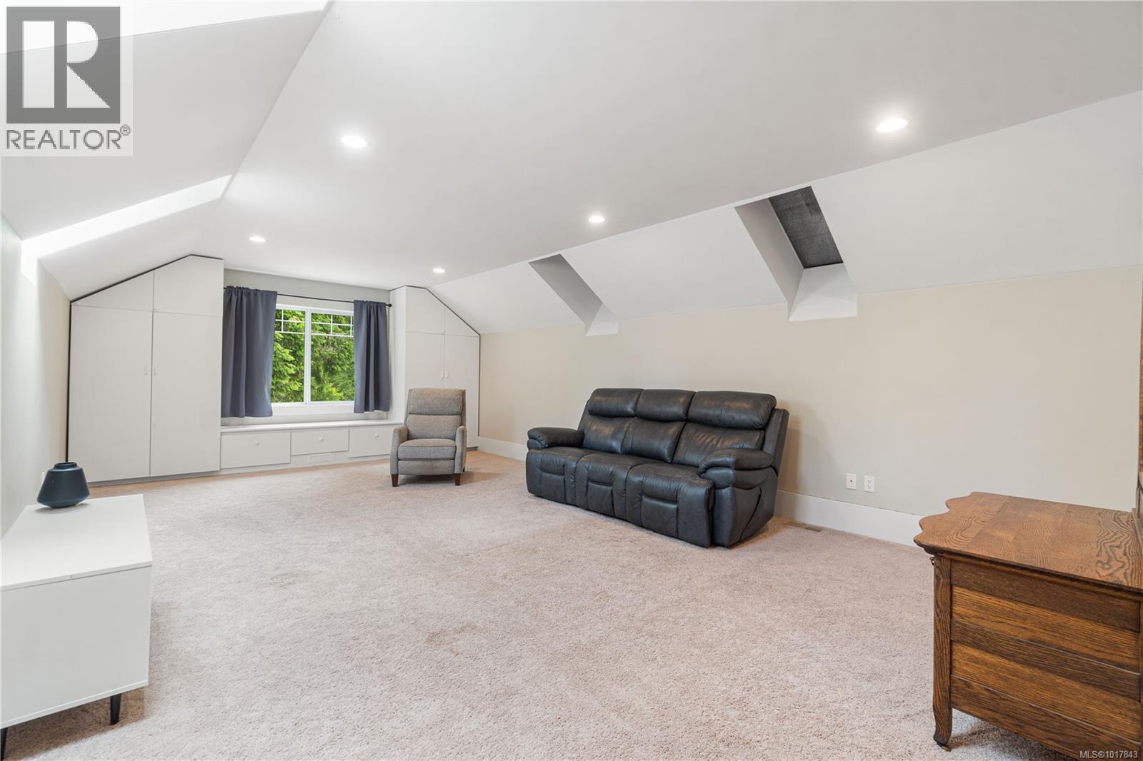 1156 Allgard Rd, Qualicum Beach