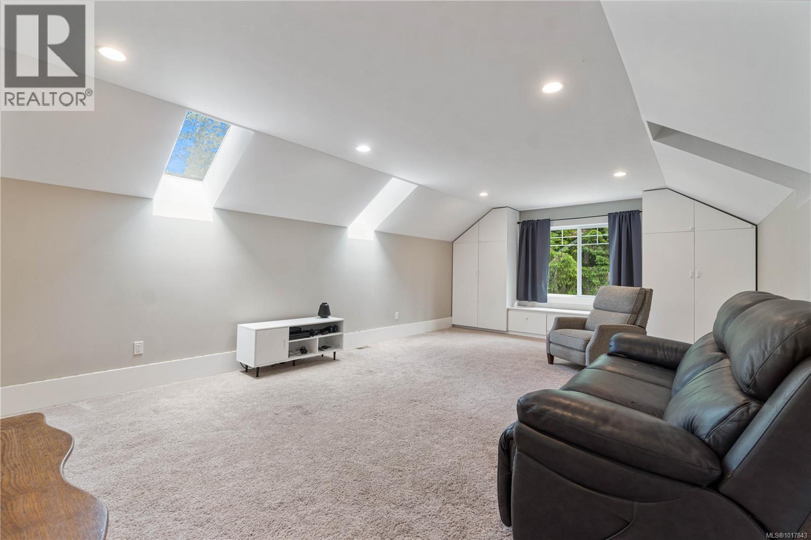 1156 Allgard Rd, Qualicum Beach