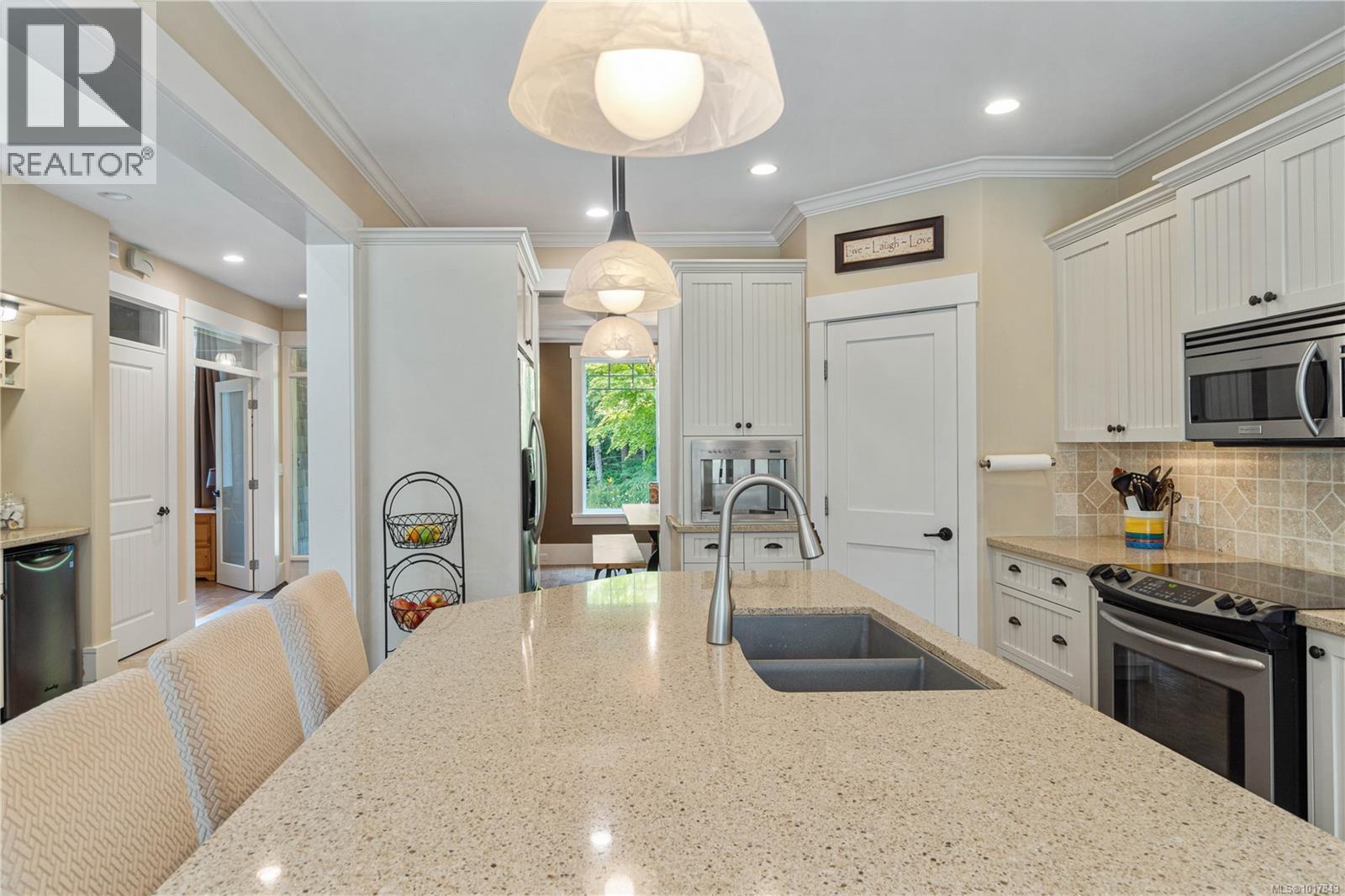 1156 Allgard Rd, Qualicum Beach