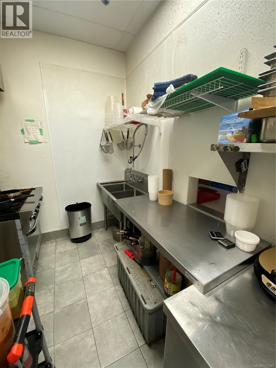 FC10 1644 Hillside Ave, Victoria