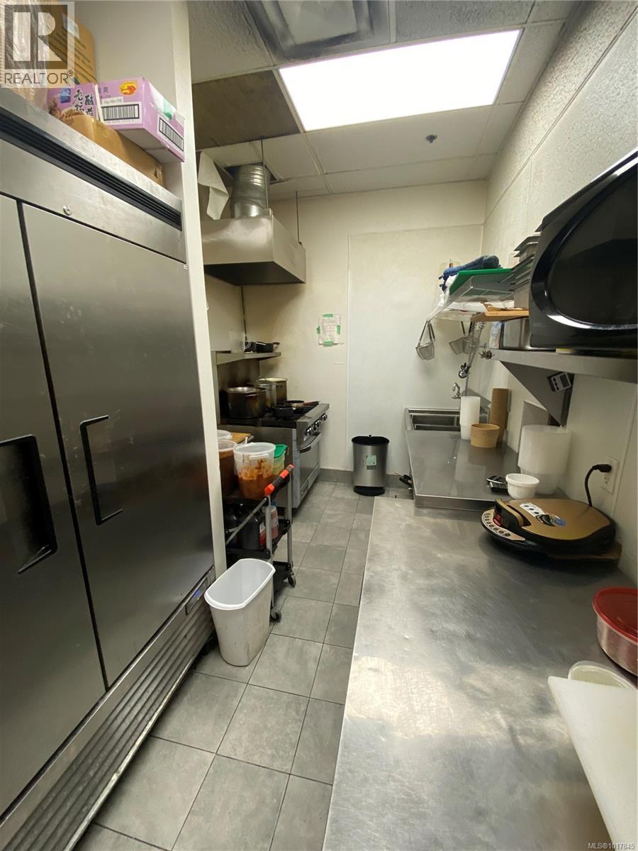 FC10 1644 Hillside Ave, Victoria