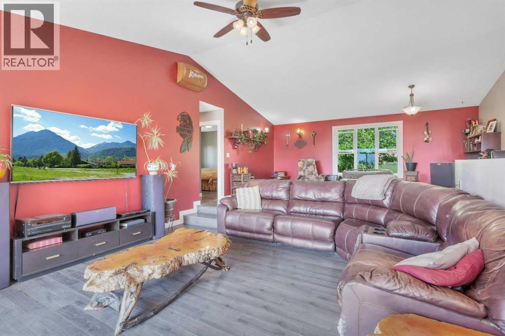 2230 Rainy Creek Road, Rural Lacombe County