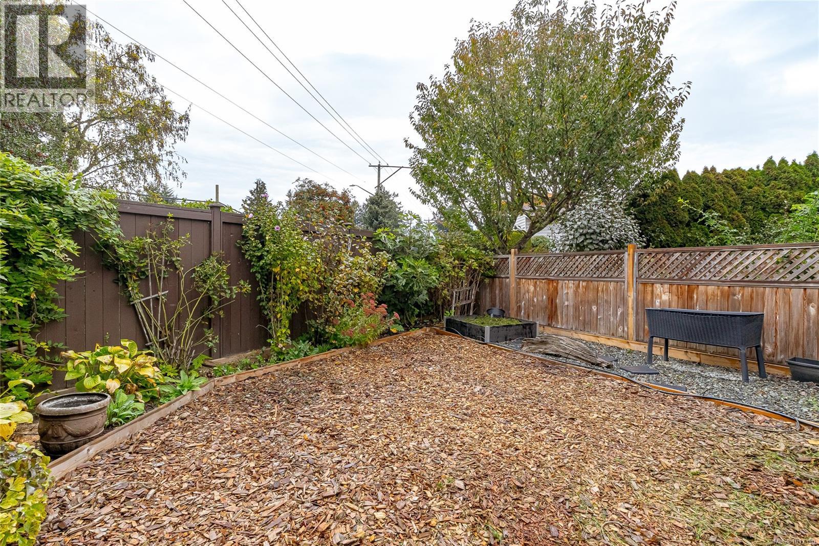 9 7675 East Saanich Road, Central Saanich