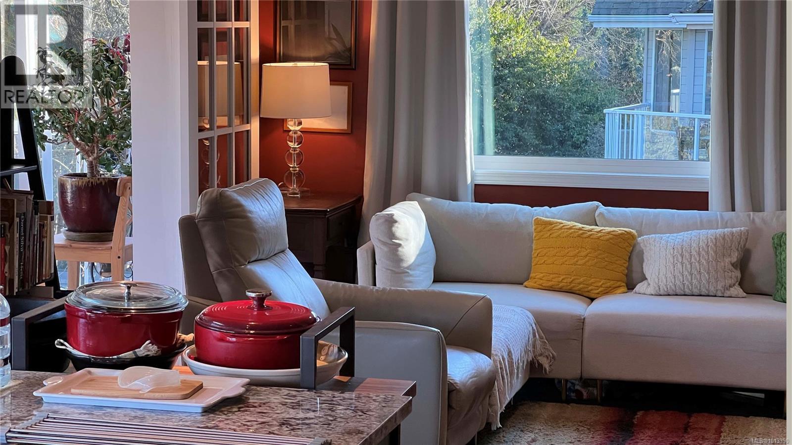  986 Seapearl Place, Saanich