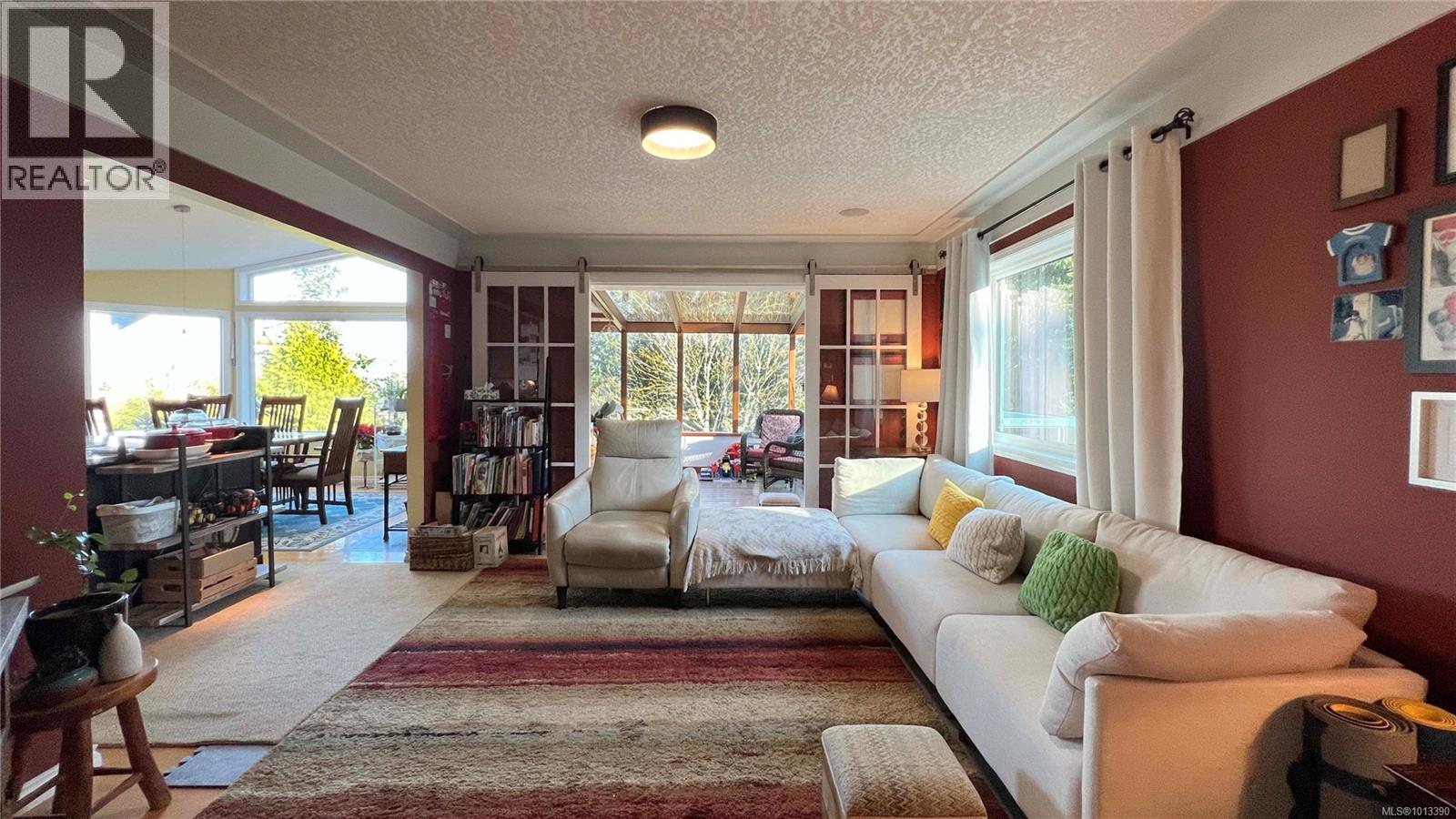  986 Seapearl Place, Saanich