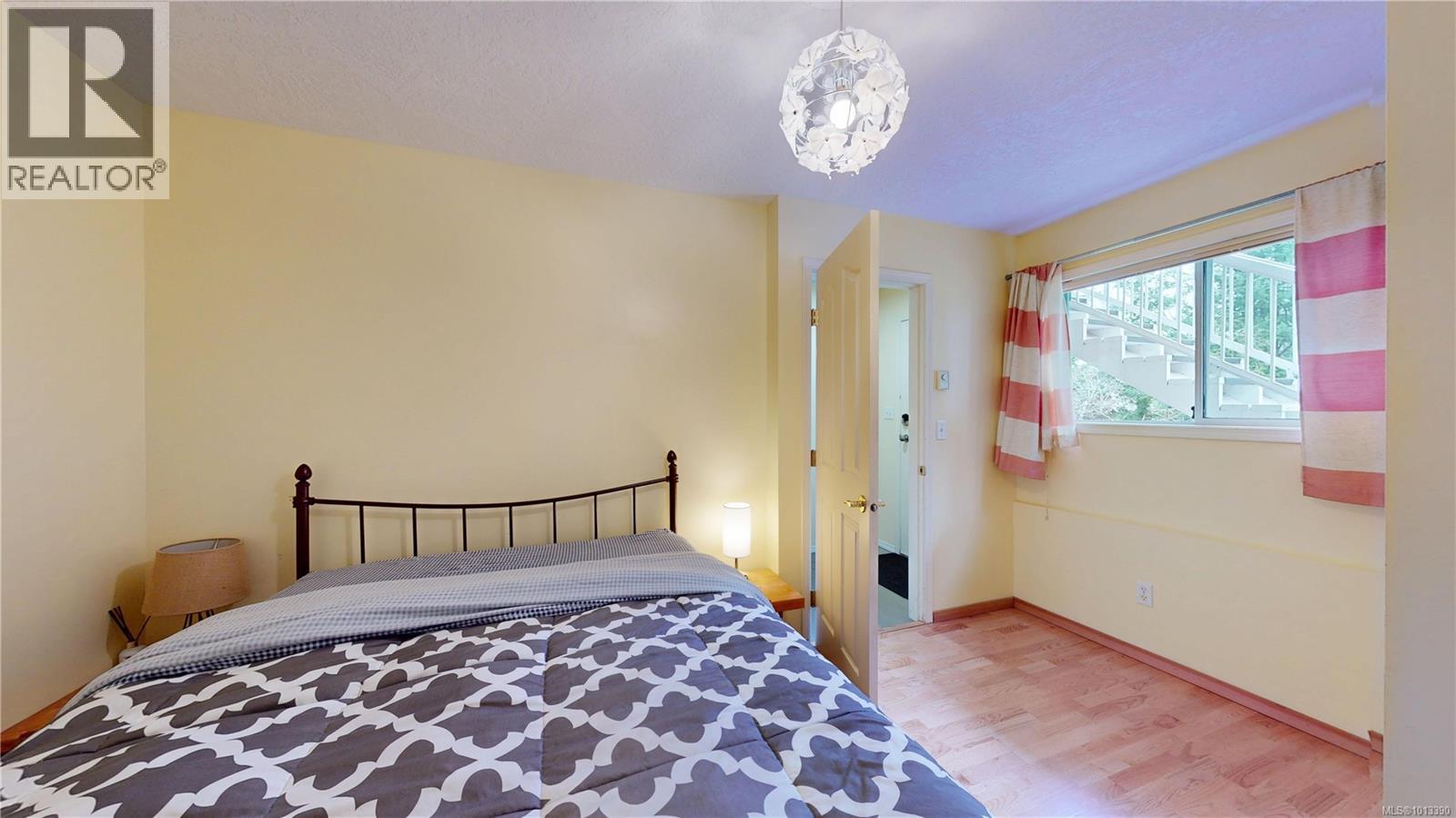  986 Seapearl Place, Saanich