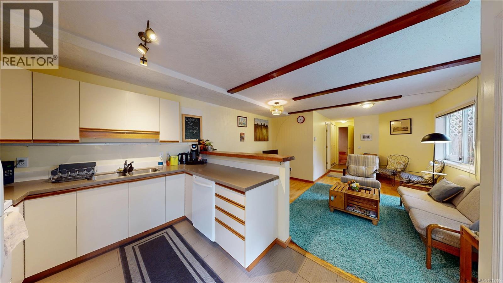  986 Seapearl Place, Saanich