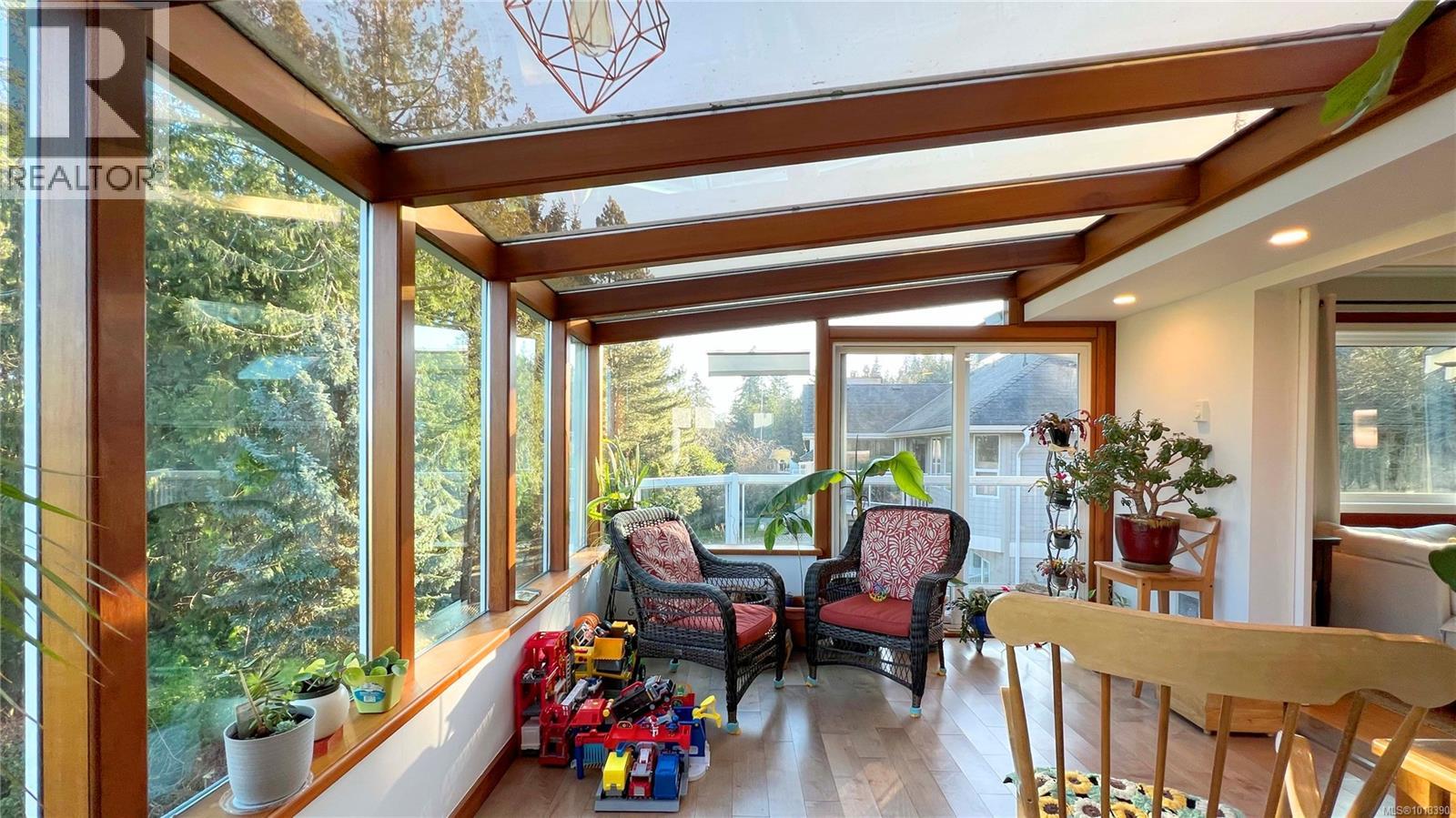  986 Seapearl Place, Saanich