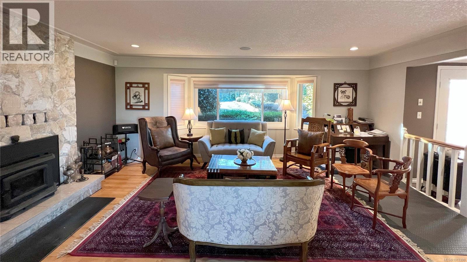  986 Seapearl Place, Saanich