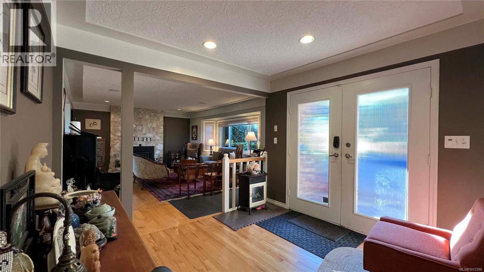  986 Seapearl Place, Saanich