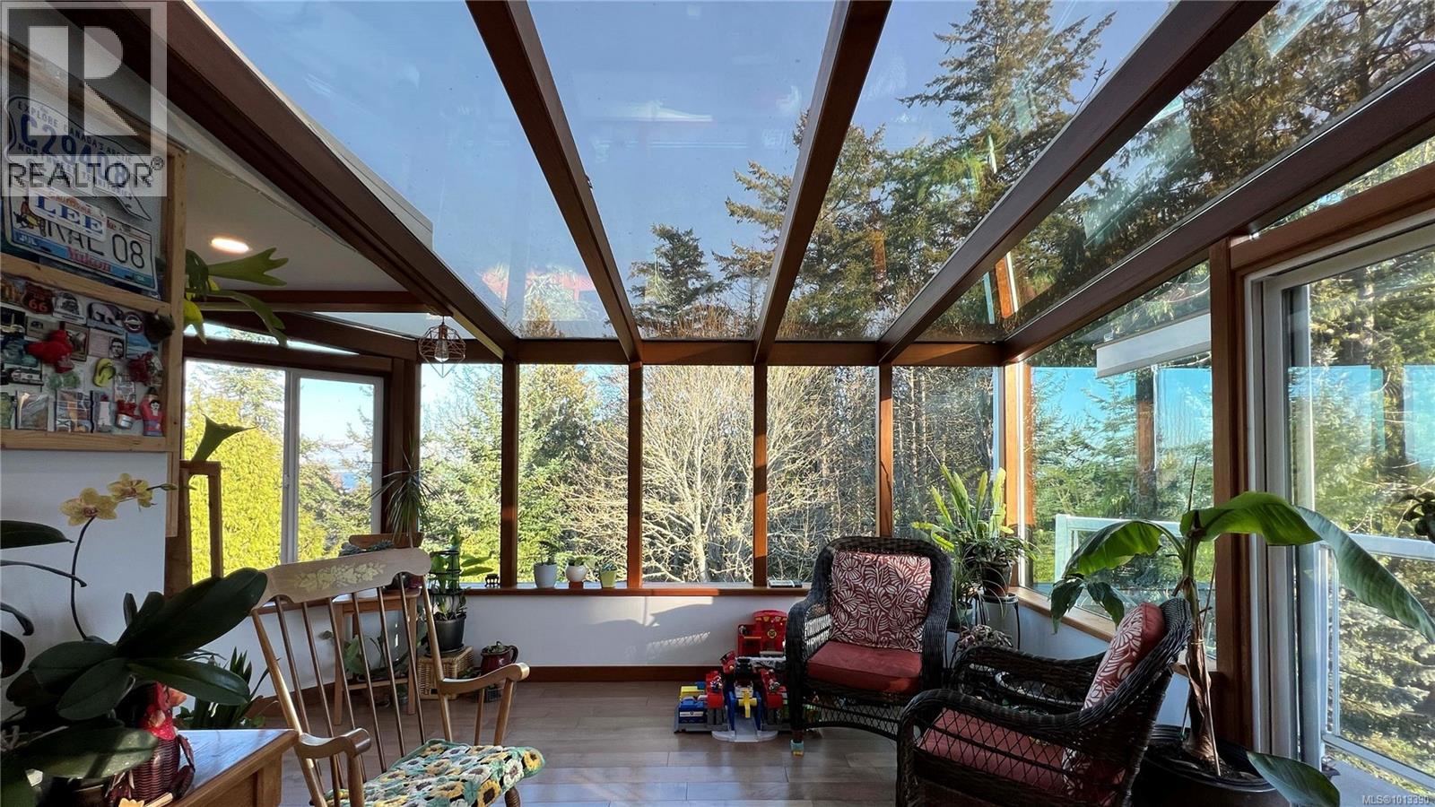  986 Seapearl Place, Saanich