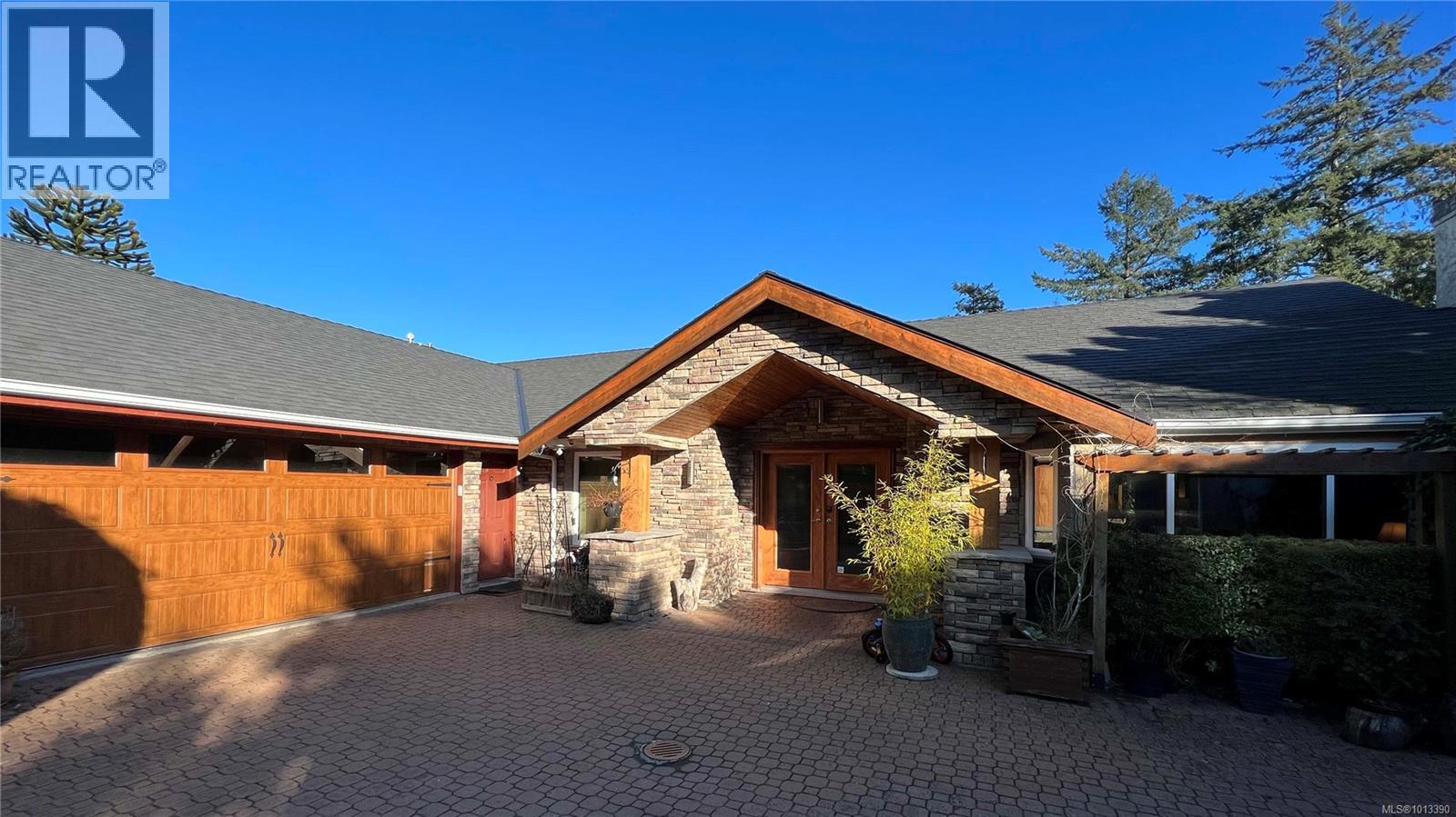  986 Seapearl Place, Saanich