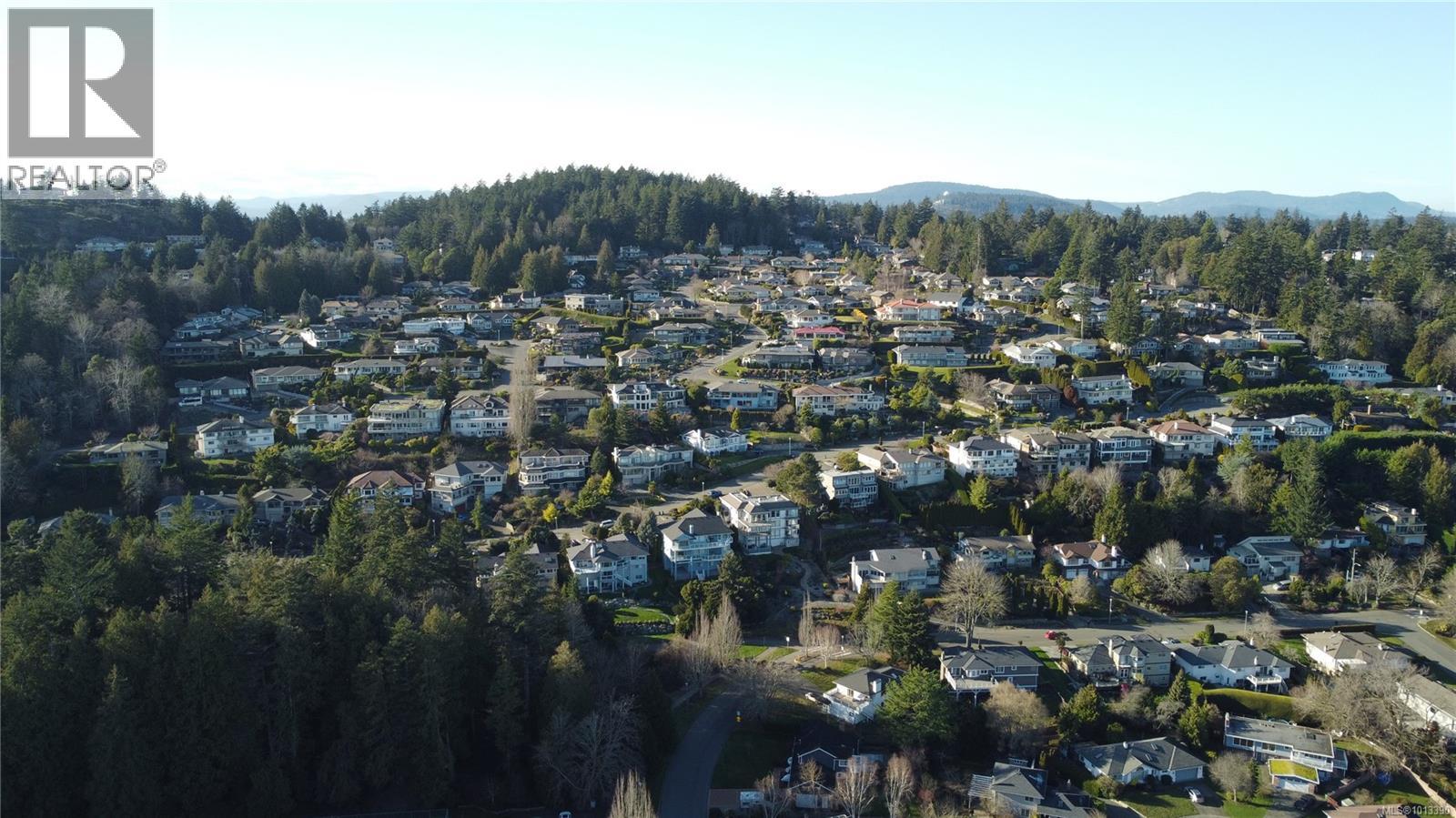  986 Seapearl Place, Saanich