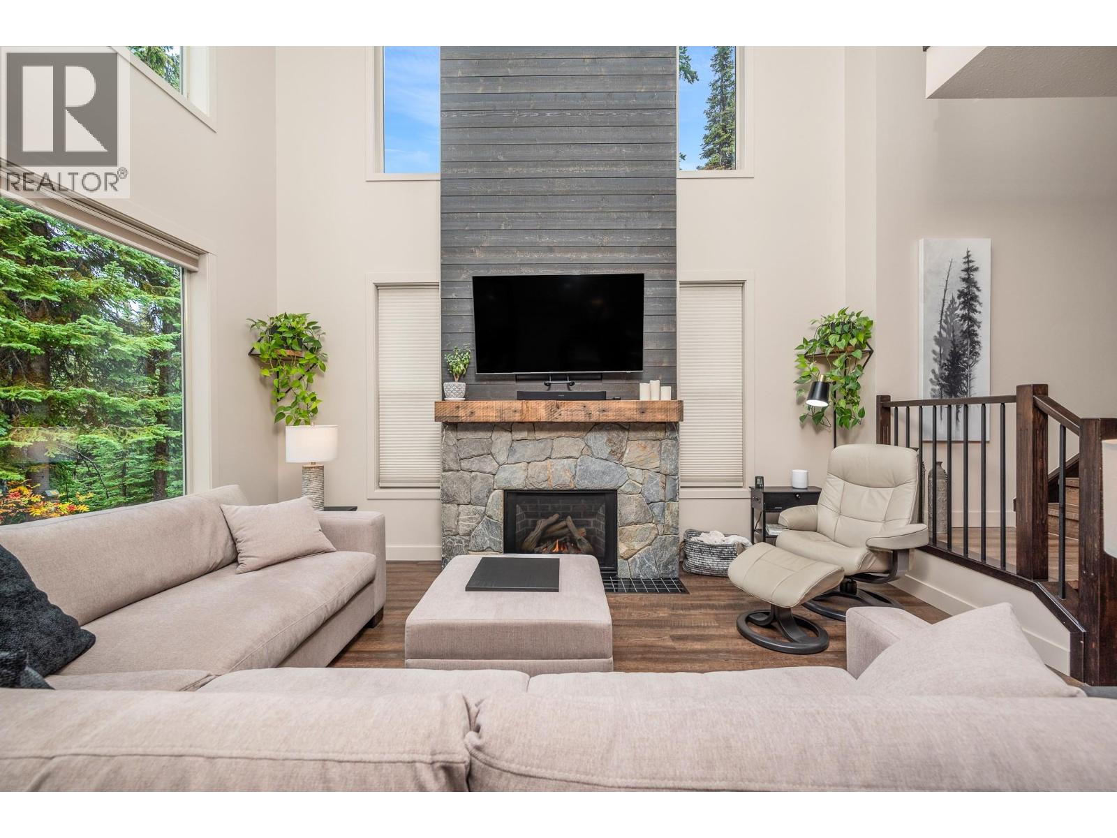 1 & 2 440 Monashee Road, Vernon