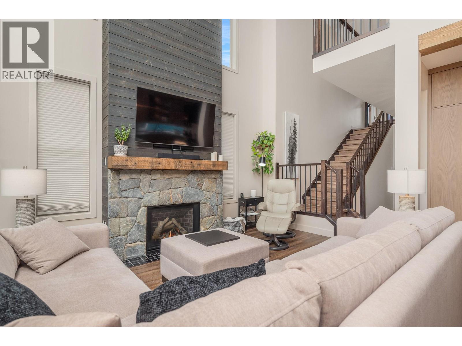 1 & 2 440 Monashee Road, Vernon