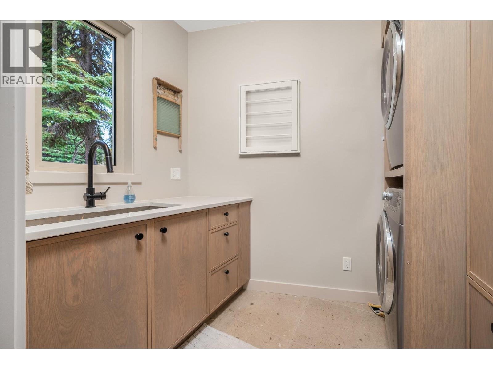 1 & 2 440 Monashee Road, Vernon