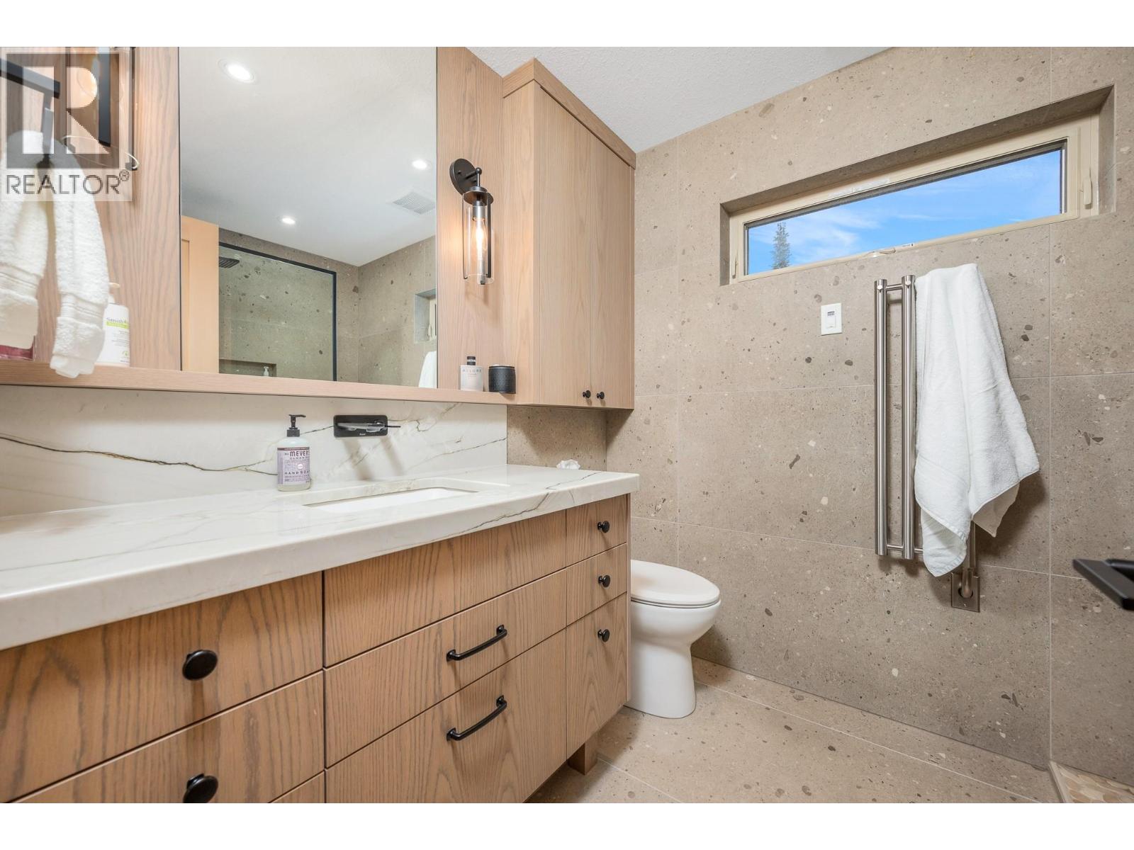 1 & 2 440 Monashee Road, Vernon