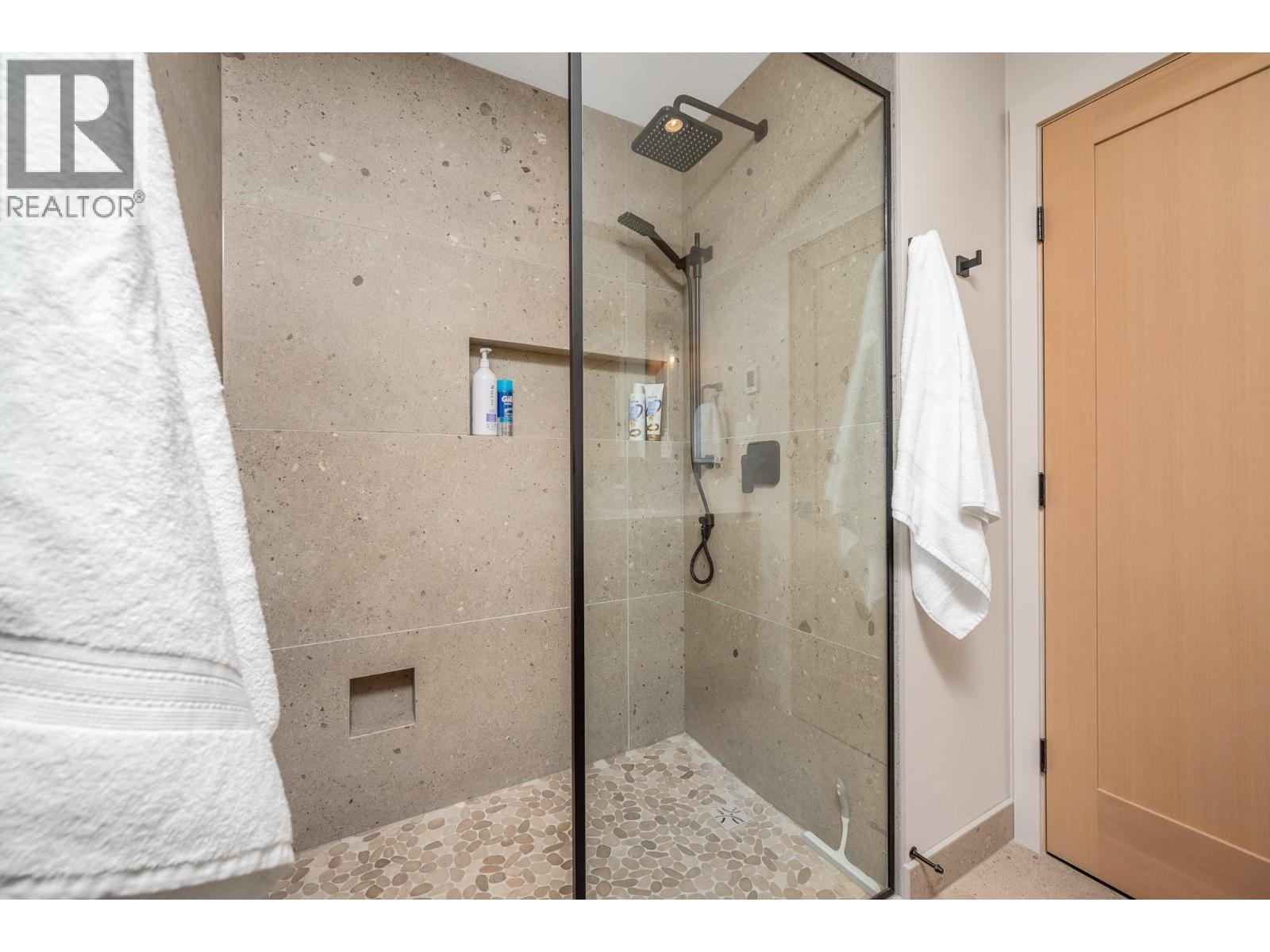 1 & 2 440 Monashee Road, Vernon