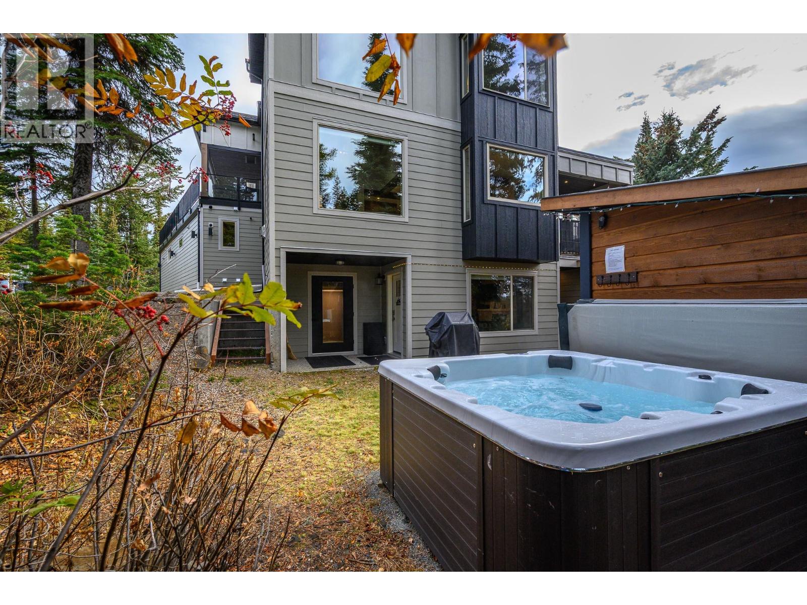 1 & 2 440 Monashee Road, Vernon