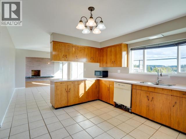 7043 ALBERNI STREET, Powell River