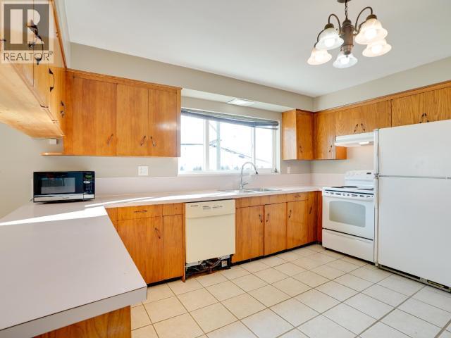 7043 ALBERNI STREET, Powell River