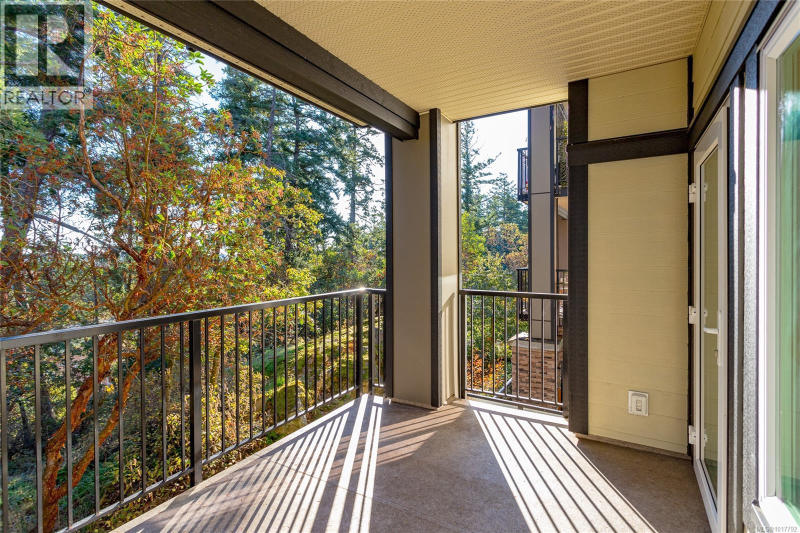 201 290 Wilfert Rd, View Royal