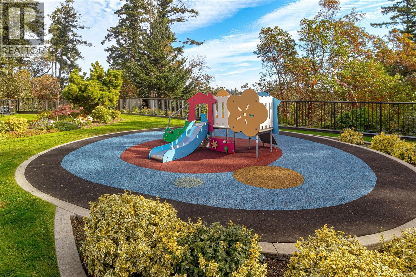 201 290 Wilfert Rd, View Royal