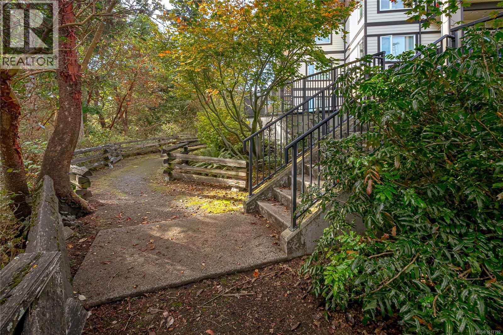 201 290 Wilfert Rd, View Royal