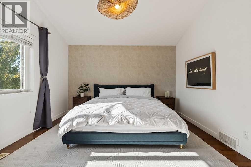 Single Family House for Sale in   Avenue SW Windsor Park Calgary 