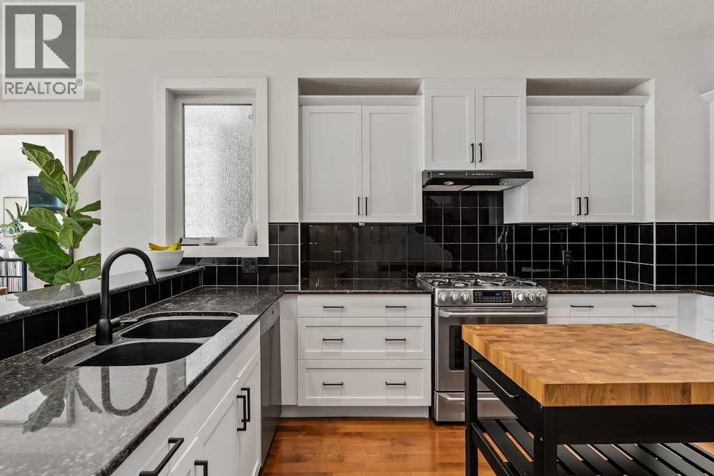 Single Family House for Sale in   Avenue SW Windsor Park Calgary 