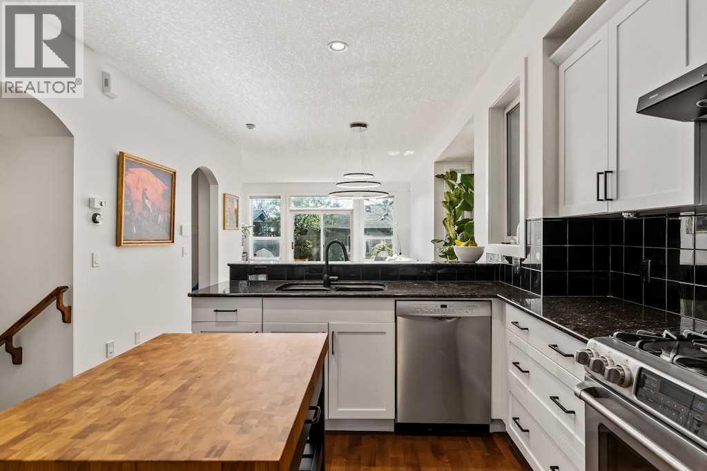 Single Family House for Sale in   Avenue SW Windsor Park Calgary 