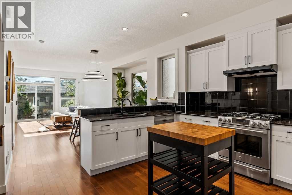 Single Family House for Sale in   Avenue SW Windsor Park Calgary 