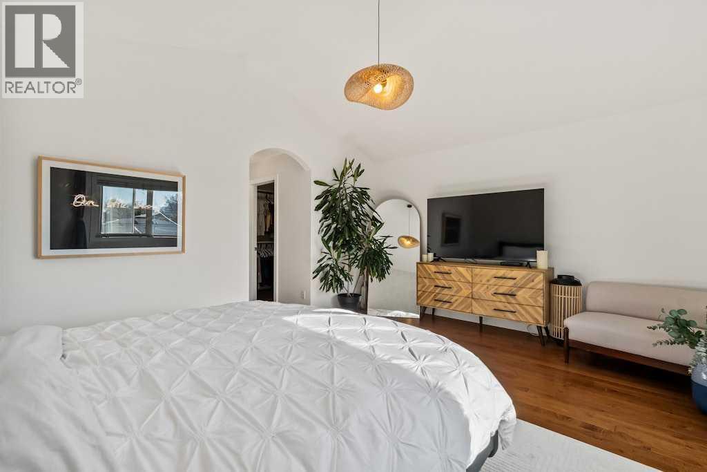 Single Family House for Sale in   Avenue SW Windsor Park Calgary 