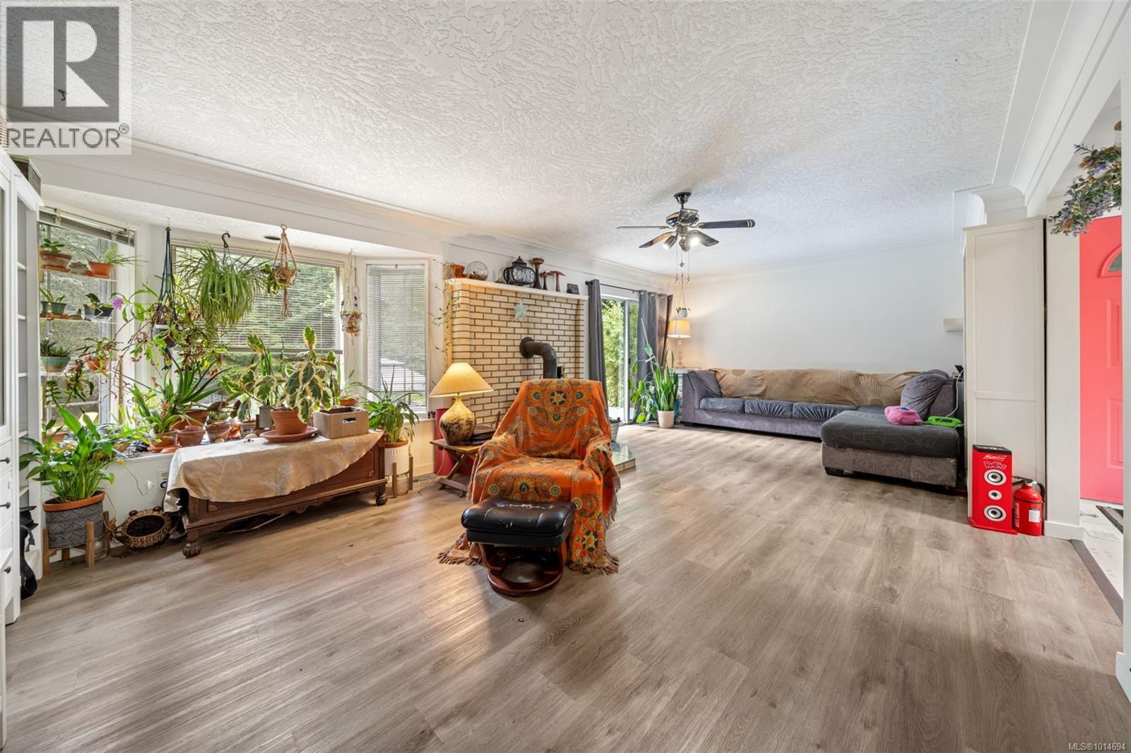 10258 Sutton Rd, Honeymoon Bay