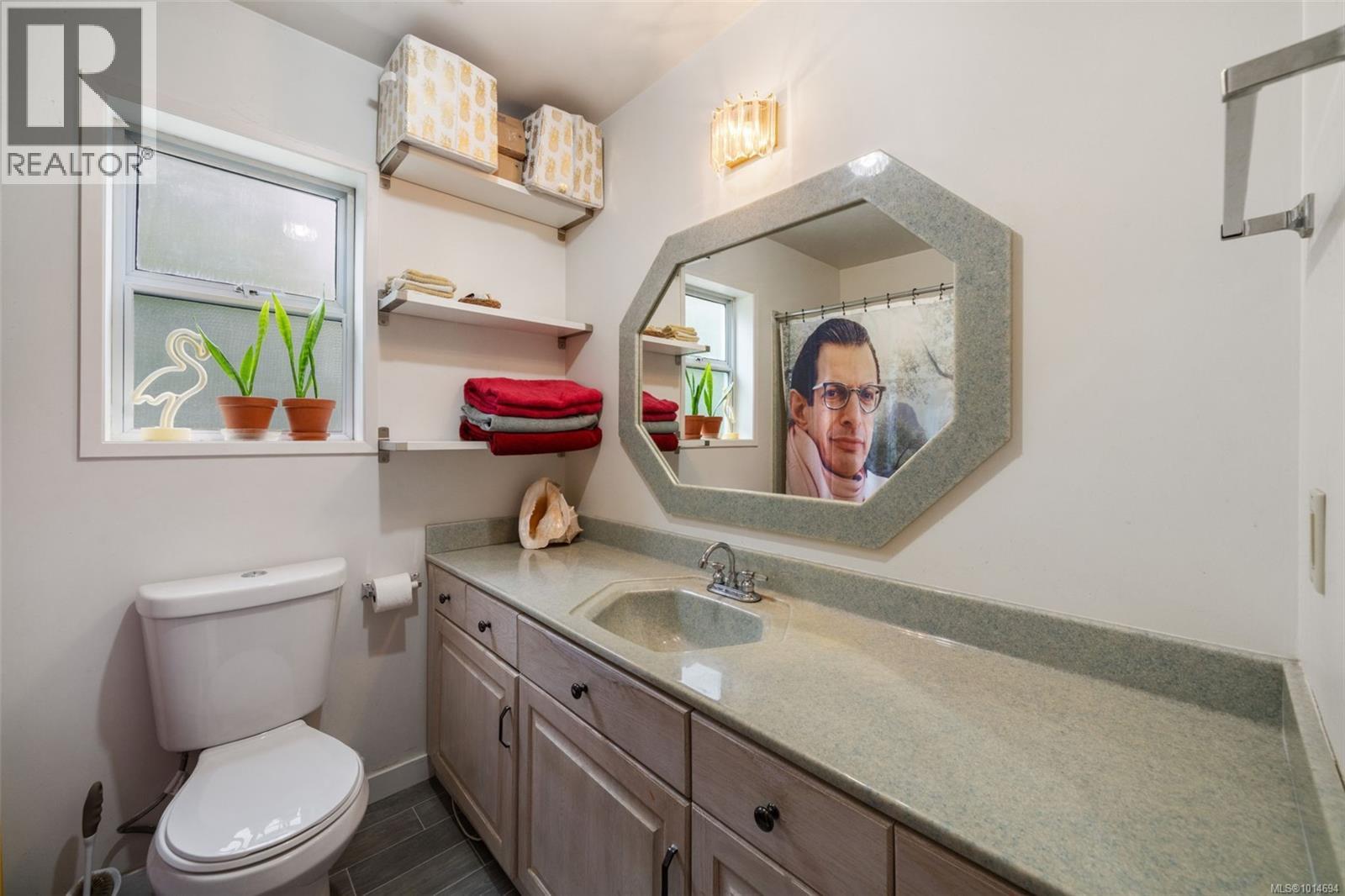 10258 Sutton Rd, Honeymoon Bay